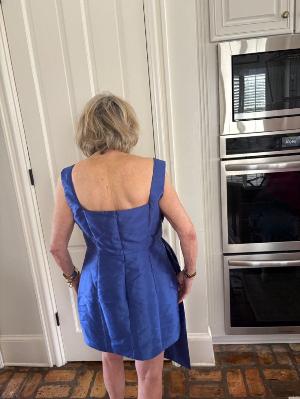 Dresses - Picture 7 of 8